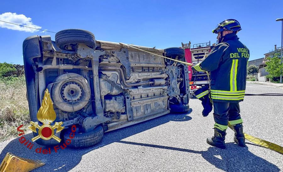Ghilarza, schianto tra auto: una si ribalta, due feriti lievi
