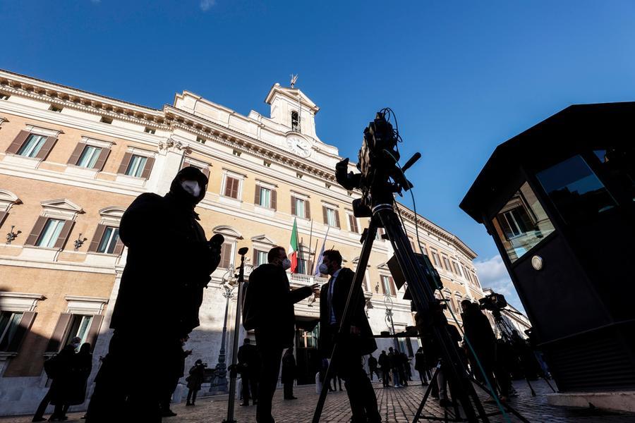 Prima fumata nera per il Quirinale, è valanga di schede bianche. Salvini apre al dialogo con Draghi, Letta e Conte