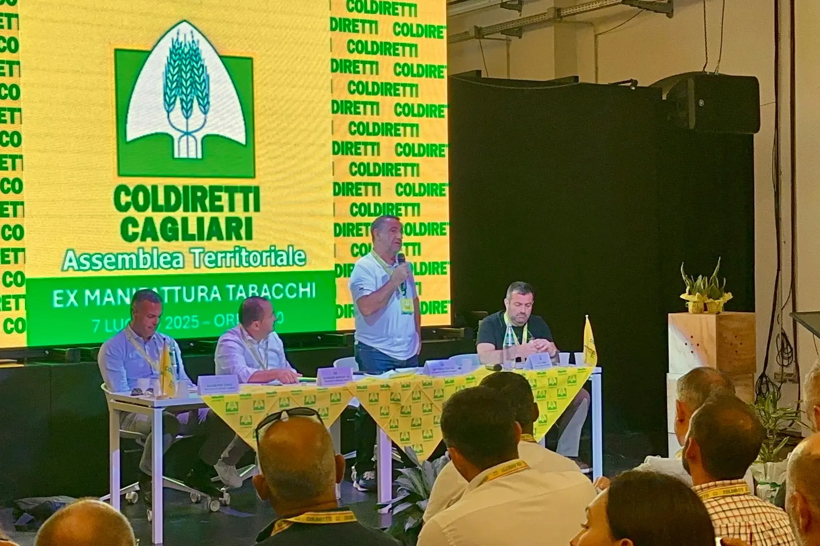 Il tavolo della presidenza all'assemblea di Coldiretti Cagliari