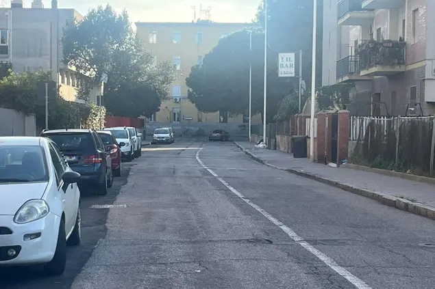 Via Podgora nel quartiere di San Michele a Cagliari, dove un sedicenne alla guida senza patente si è schiantato contro alcune auto