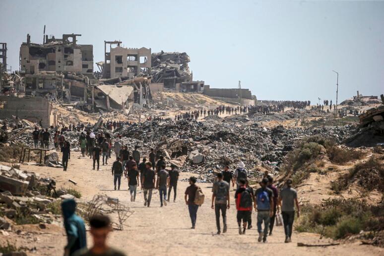 Israele chiude il valico di Rafah: «Aiuti limitati fino alla restituzione di tutti i corpi degli ostaggi»