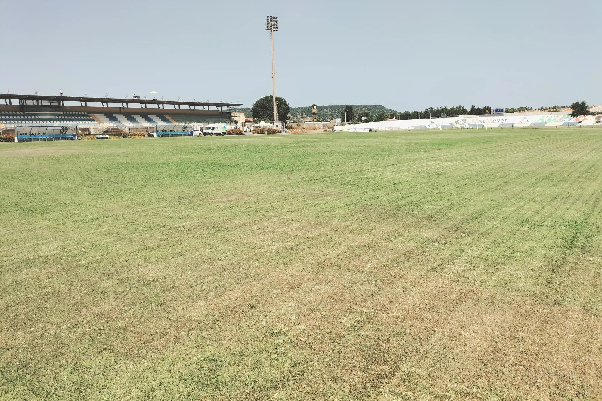 Il Carbonia si iscrive al campionato ma la crisi non passa Lo stadio comunale Zoboli. (Foto a. s.)