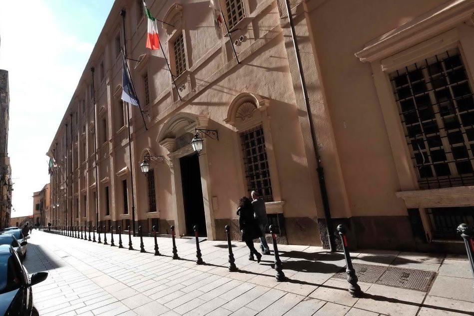 Doppio lavoro per docenti universitari: indaga la Finanza tra Cagliari e Sassari