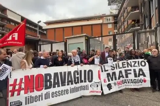 Ranucci, tanti al presidio di solidarietà sotto la Rai a via Teulada