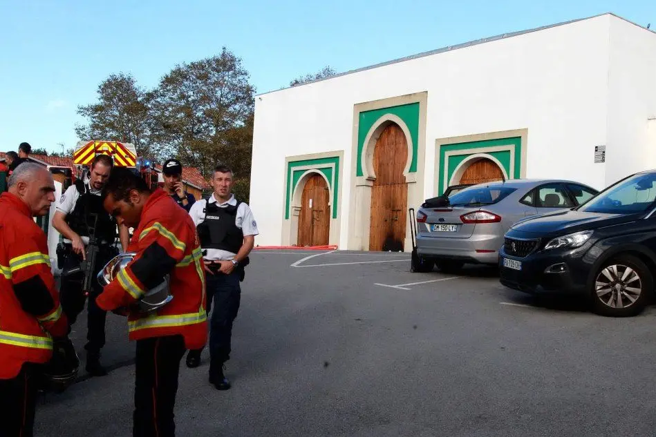 La moschea presa di mira (Ansa)
