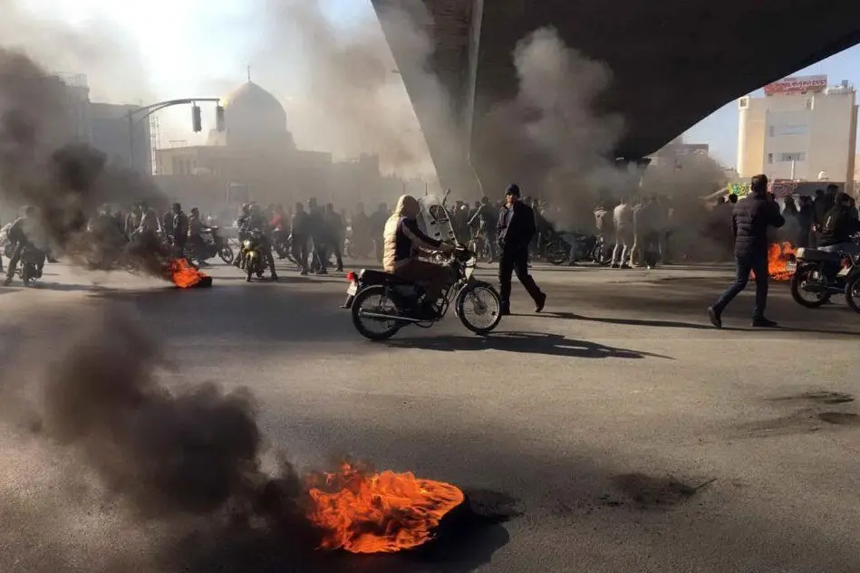 Proteste nella città di Isfahan (Ansa)