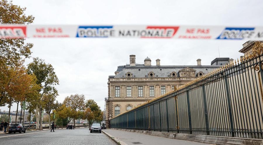 Colpo al Louvre, panico tra i visitatori