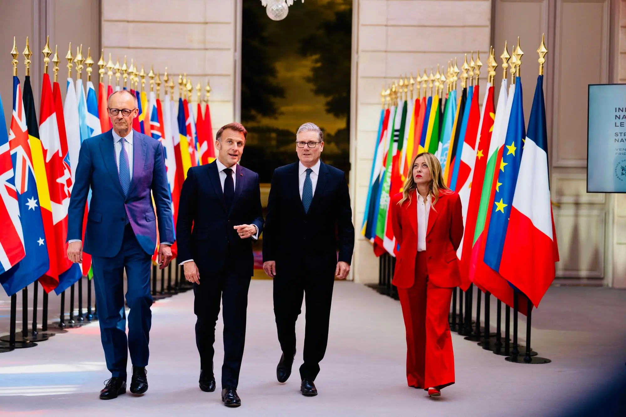 An handout picture provided by Palazzo Chigi press office shows the italian Prime Minister Giorgia Meloni (L), together with French President Emmanuel Macron, UK Prime Minister Keir Starmer, and German Chancellor Friedrich Merz at the meeting of allies to consider sending a multinational force to ensure security and free-flowing trade in the Strait of Hormuz, at the presidential Elysee Palace in Paris, 17 april 2026 ANSA / Palazzo Chigi press office handout +++ ANSA PROVIDES ACCESS TO THIS HANDOUT PHOTO TO BE USED SOLELY TO ILLUSTRATE NEWS REPORTING OR COMMENTARY ON THE FACTS OR EVENTS DEPICTED IN THIS IMAGE - NO ARCHIVING - NO LICENSING - NPK +++