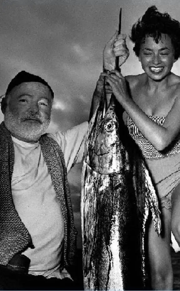 Una foto d'epoca con Ernest Hemingway