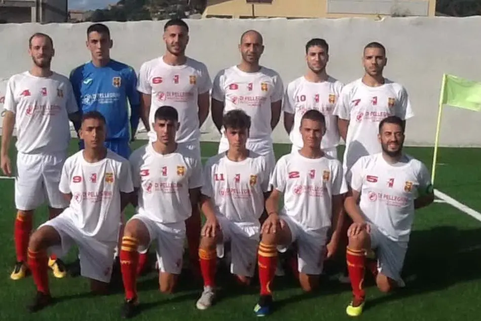 Una formazione di questa stagione del Calangianus calcio (foto concessa dalla società)