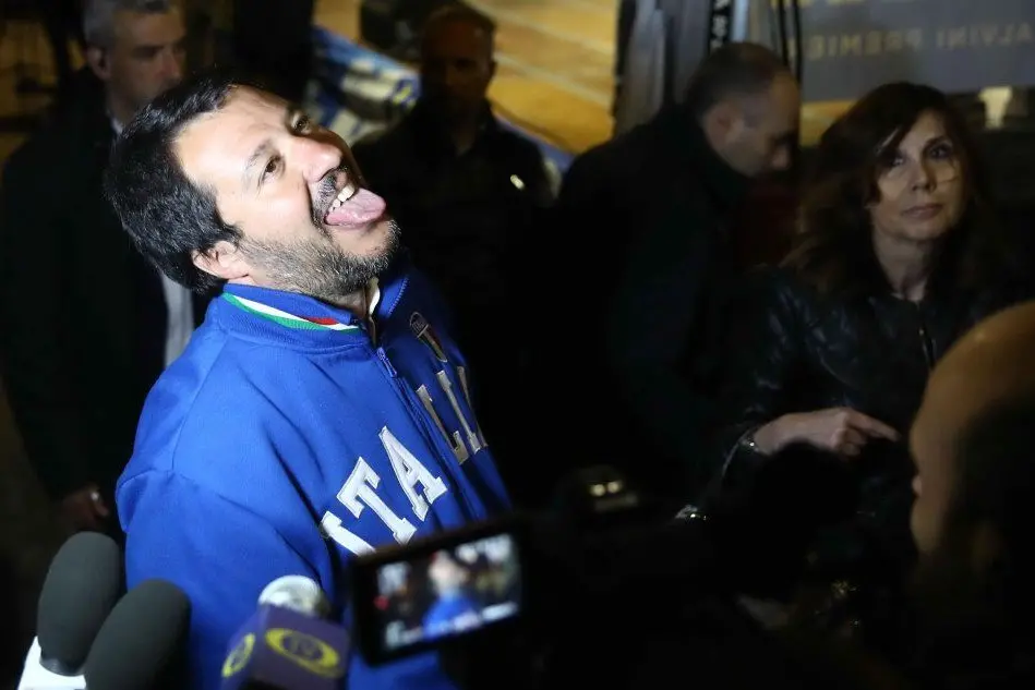 Salvini al termine del comizio a Carpi (Ansa)