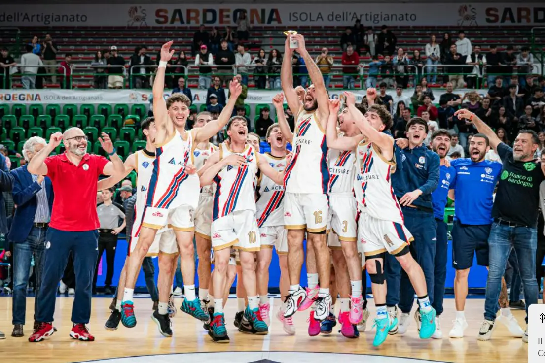 La Sef Torres festeggia il titolo regionale (foto Dalerci)