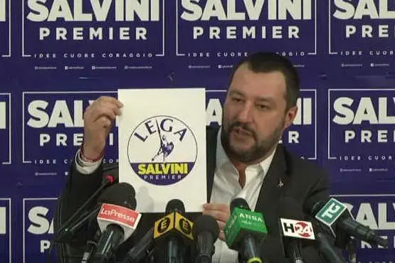 Salvini presenta il nuovo simbolo