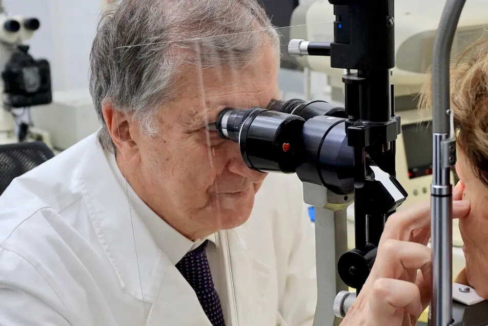 Visita oculistica (foto Ansa)