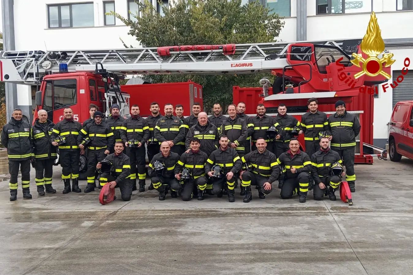 La nuova squadra dei vigili del fuoco a Valledoria (foto vvf)