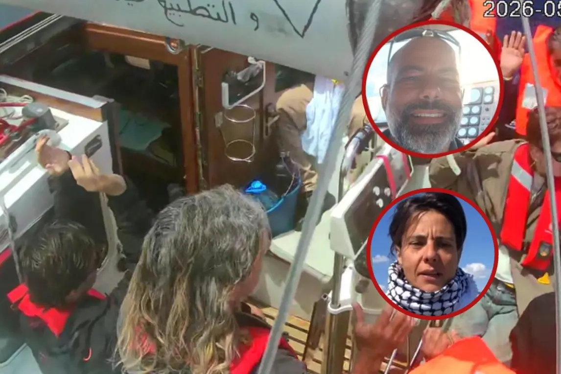 Sullo sfondo un'imbarcazione della Flotilla fermata. A destra Gianfranco Frongia e Ilaria Mancosu