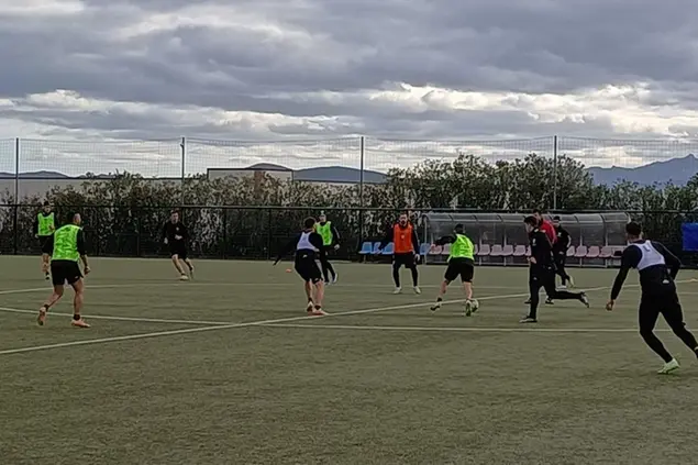 Un'immagine dell'allenamento dell'Olbia al GeoVillage (foto Ilenia Giagnoni)