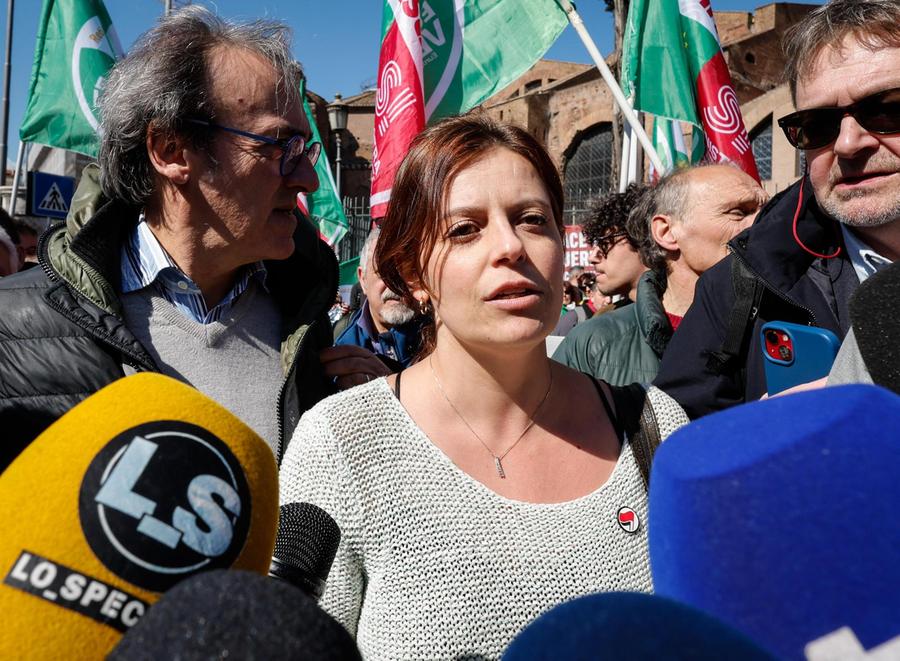 Il controllo a Ilaria Salis: «Un'ora di domande sulla manifestazione, poi nessun verbale»