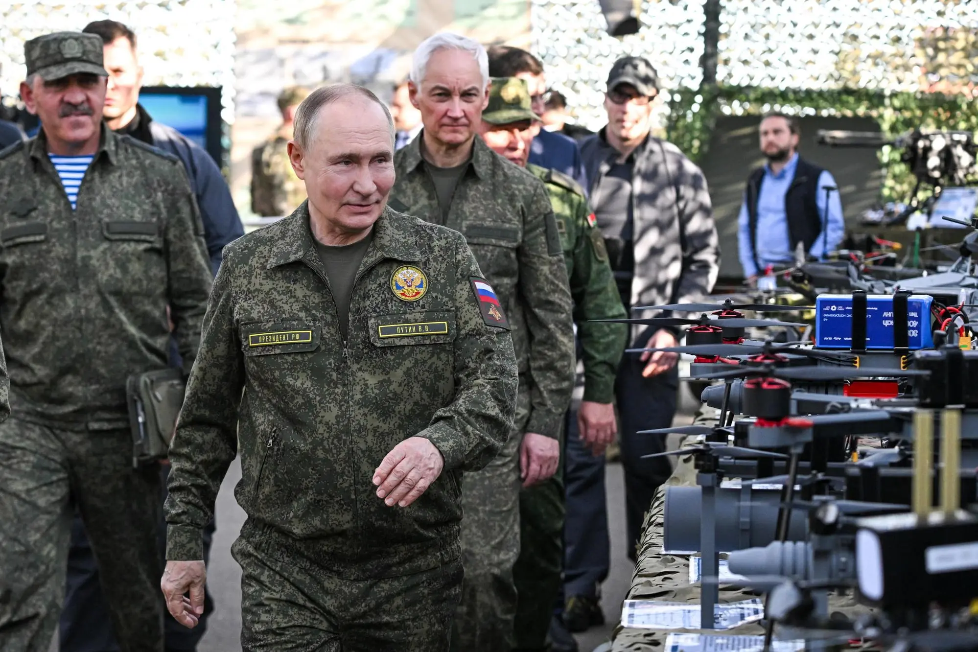 Vladimir Putin in mimetica (Ansa-Sputnik)