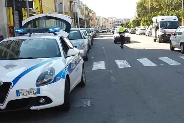 Polizia locale in via Santa Maria Chiara