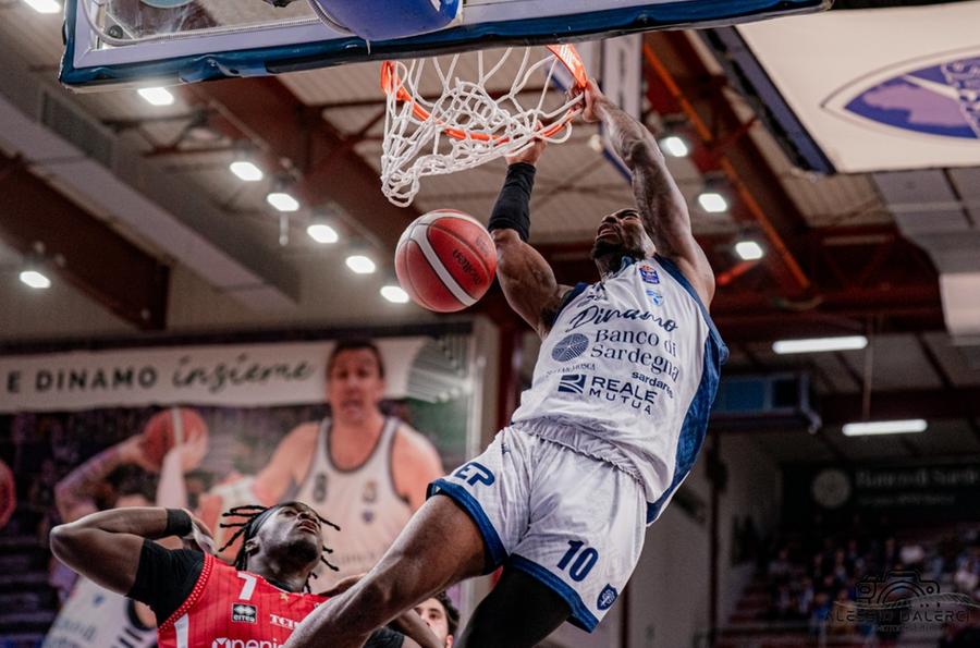 La Dinamo cerca di sbloccarsi in Europe Cup, l’esordio domani a Lisbona