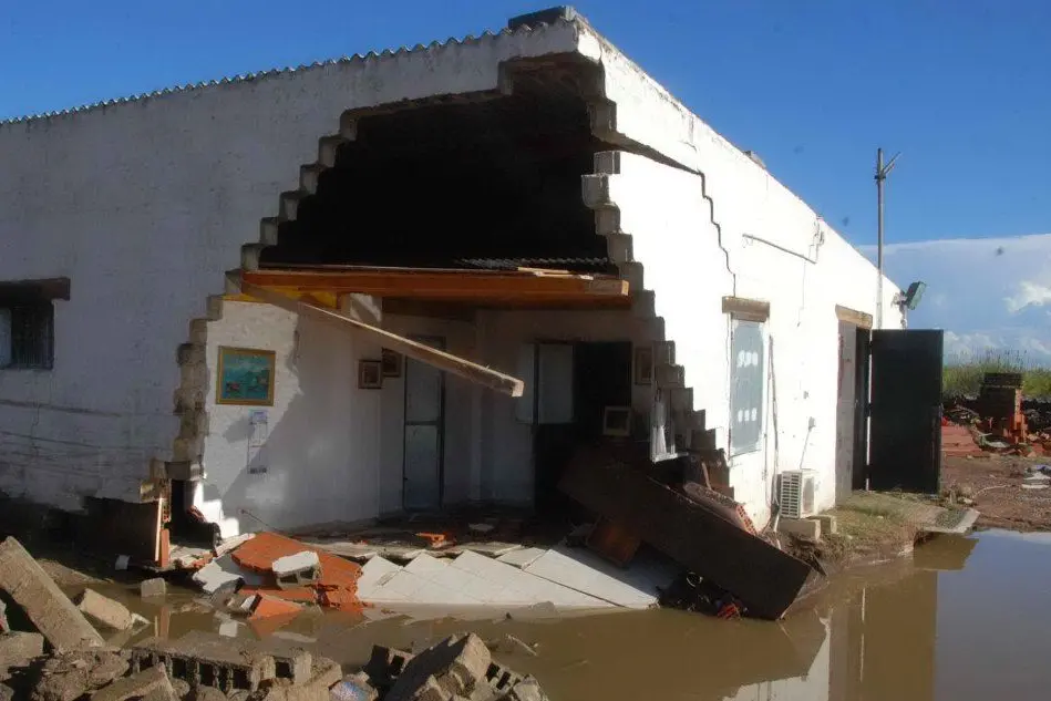 Una casa distrutta dall'alluvione
