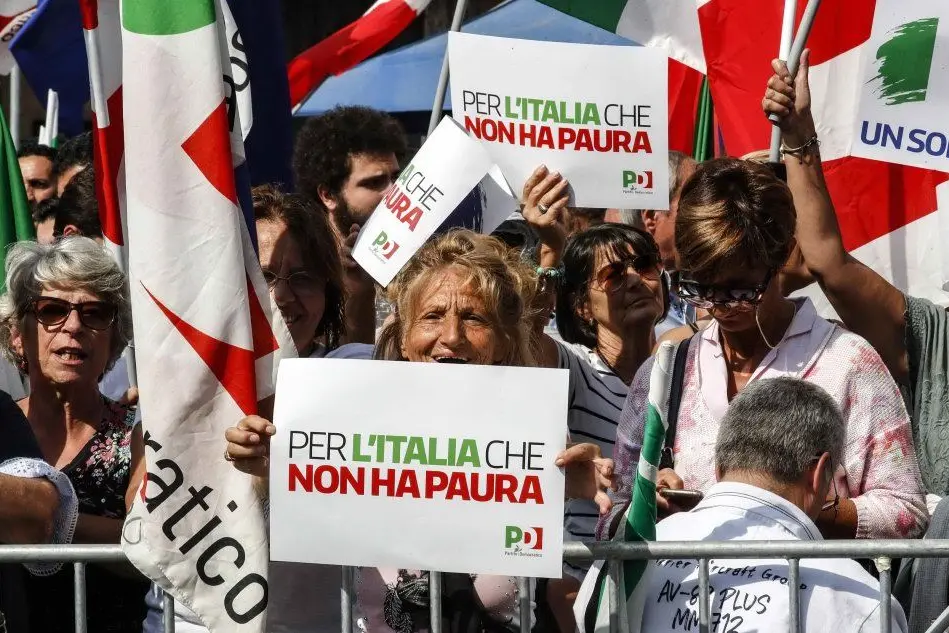 Roma, il Pd in piazza contro il governo