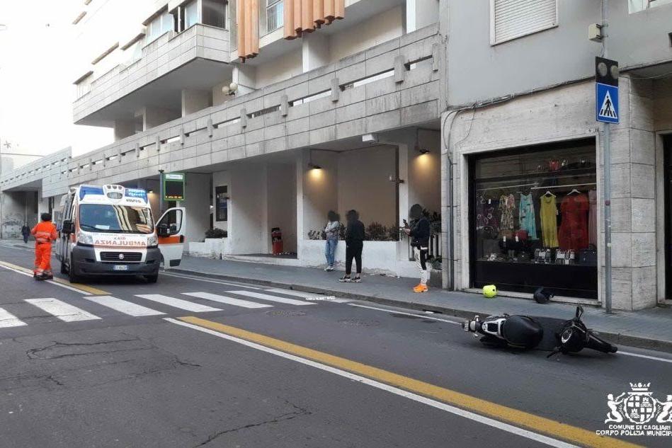 Cagliari, anziano travolto da un motorino: ricoverato al Brotzu