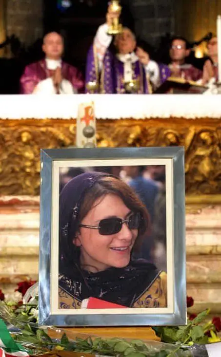 Il ricordo dei familiari ai funerali di Stato (Ansa)