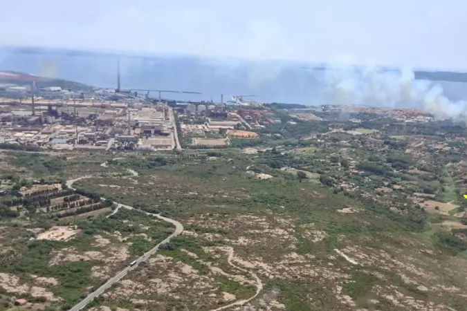 L'incendio a Portoscuso