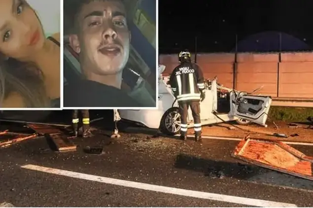 Il luogo dell'incidente, nel riquadro i fidanzatini morti (Archivio)