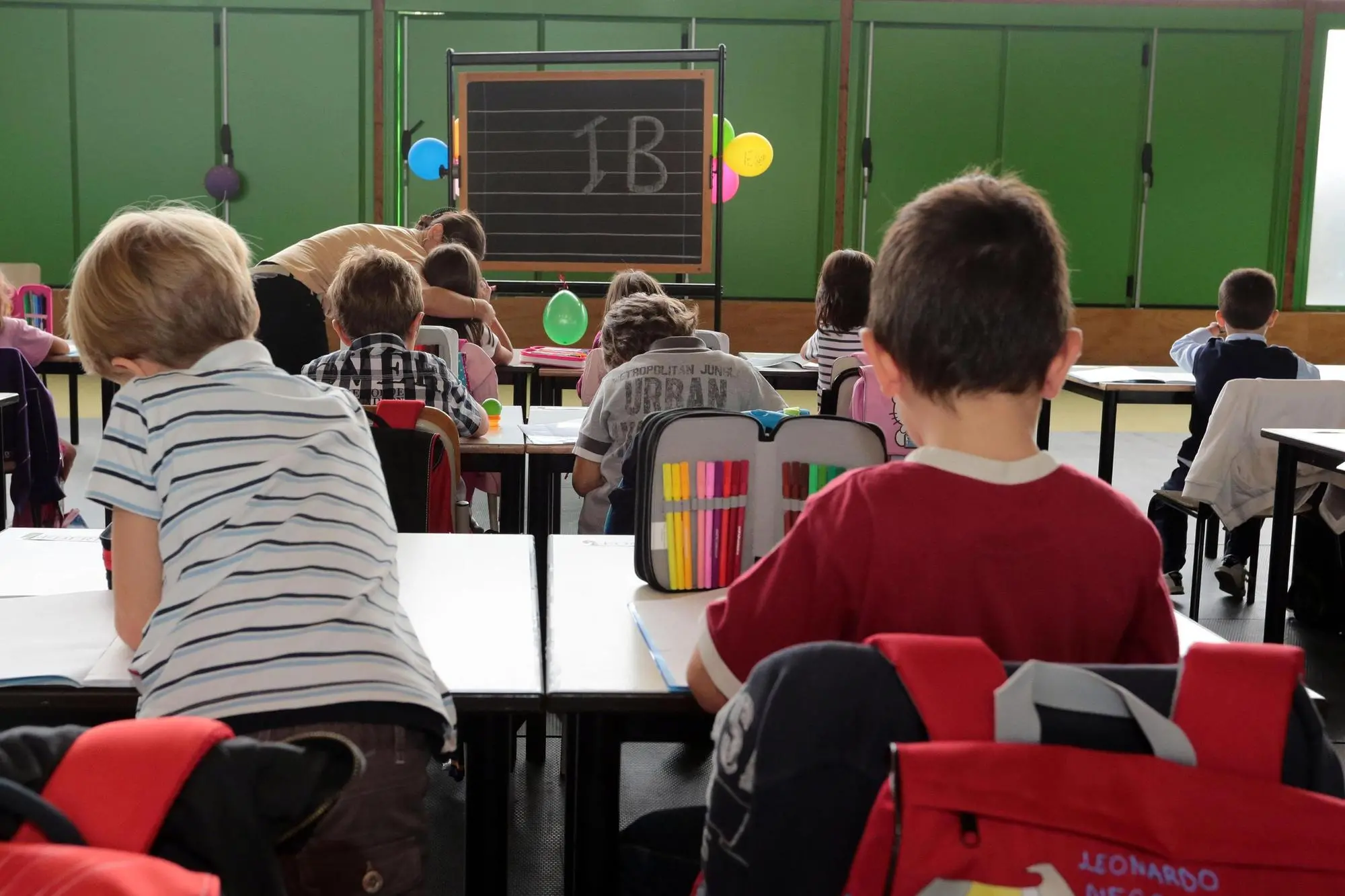 Bambini in classe (foto Archivio)