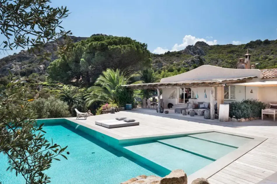 Sardegna, ecco le mega-ville dei vip
