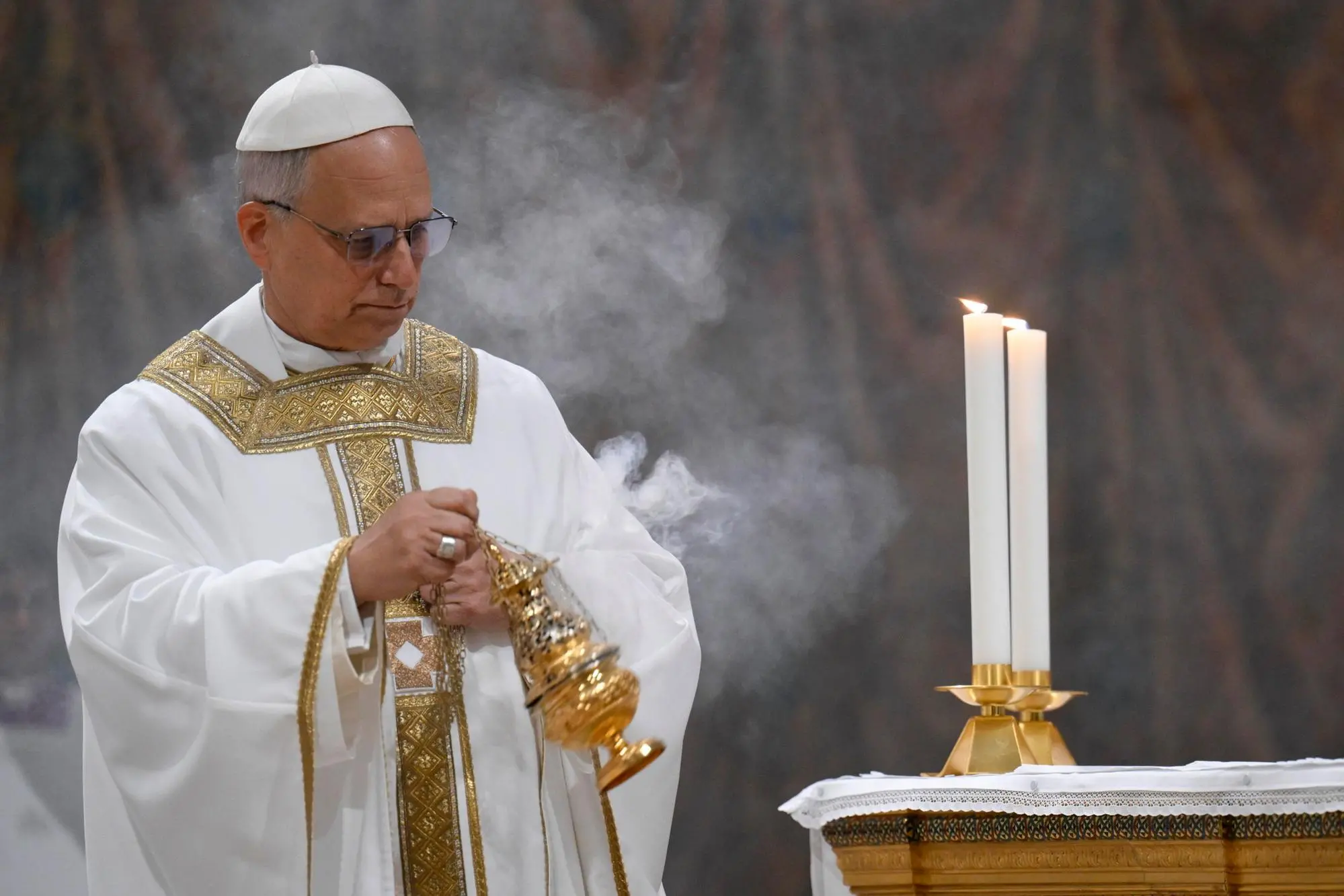 epa12086220 A handout picture provided by the Vatican Media shows Pope Leo XIV celebrating Mass with the Cardinal electors in the Sistine Chapel in Vatican City, 09 May 2025. EPA/VATICAN MEDIA HANDOUT HANDOUT EDITORIAL USE ONLY/NO SALES