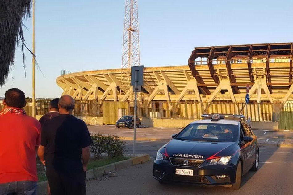 Controlli davanti alla Sardegna Arena (foto carabinieri)
