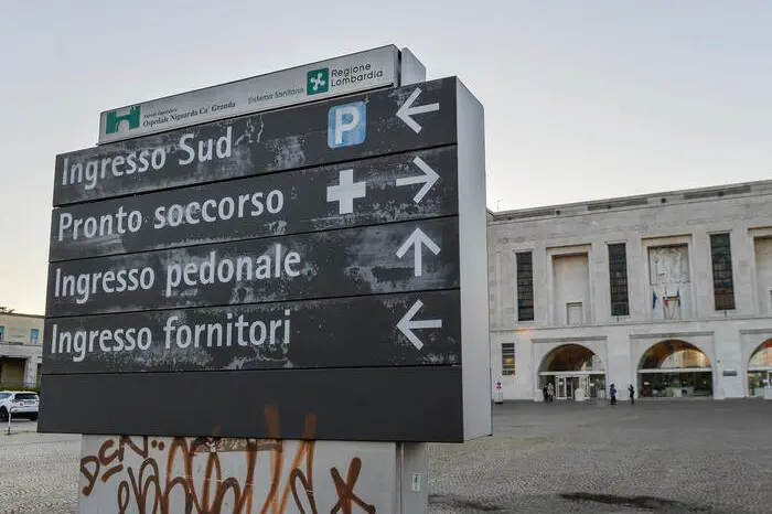 Esterno dell'ospedale Niguarda (Ansa)