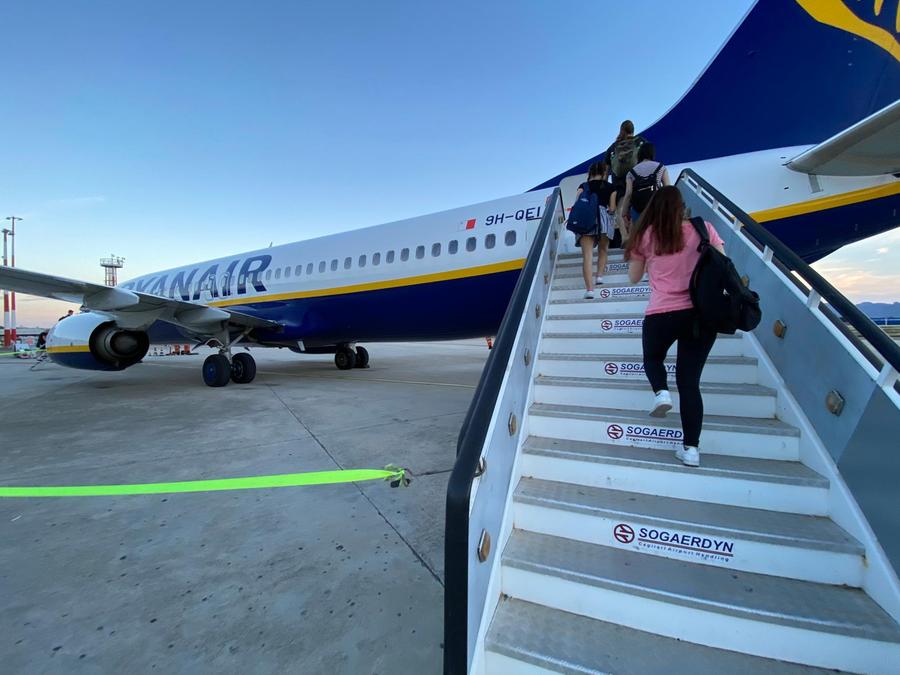 Volo da Cagliari in ritardo di 6 ore: passeggeri risarciti
