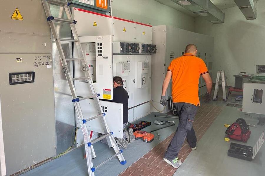 Lavori elettrici in ospedale (foto Secci)