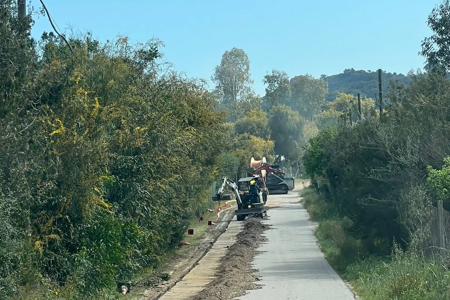 I lavori lungo la strada di Foxi Lioni (foto Secci)