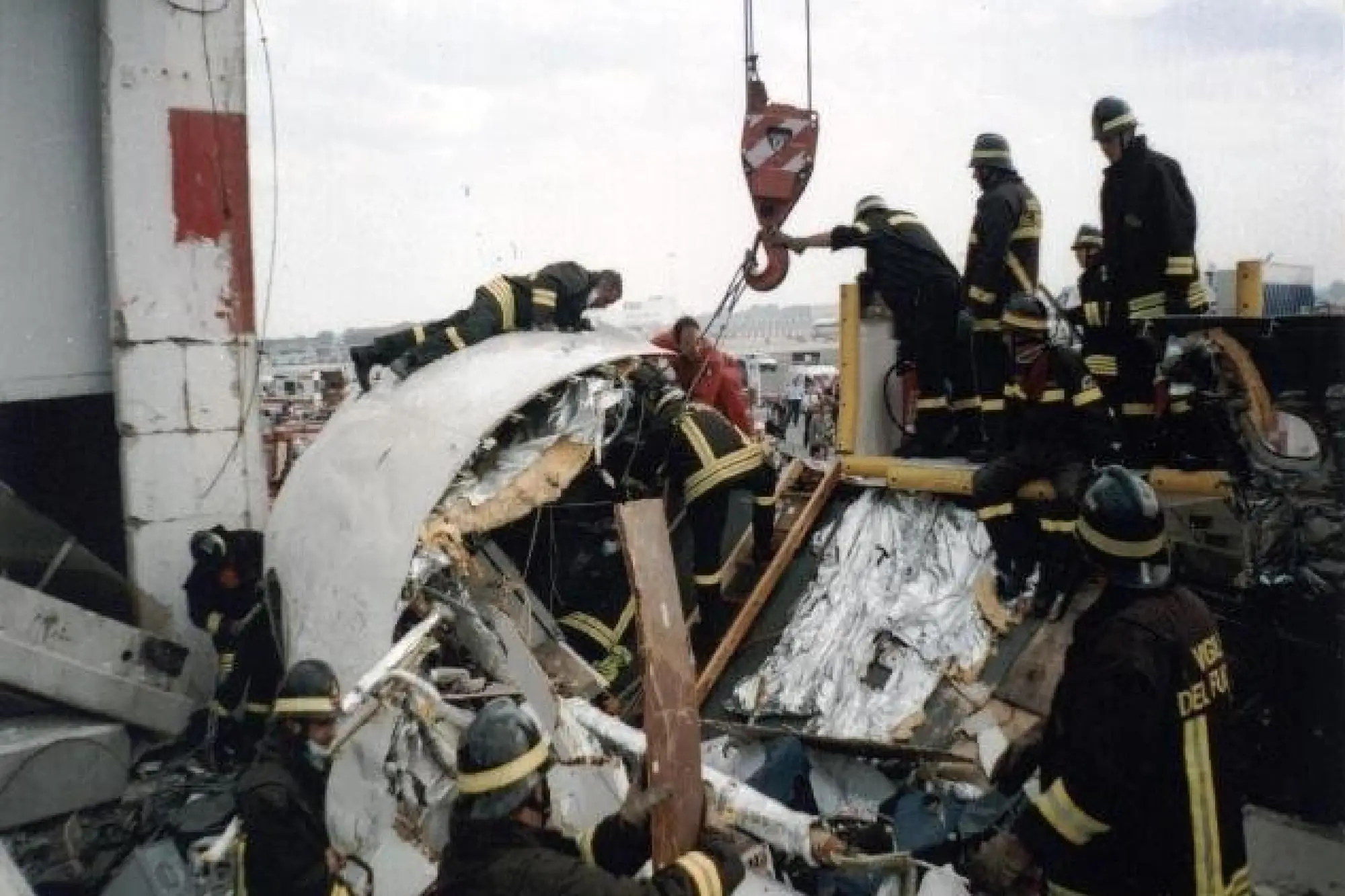 La strage di Linate (X / Vigili del Fuoco via Ansa)