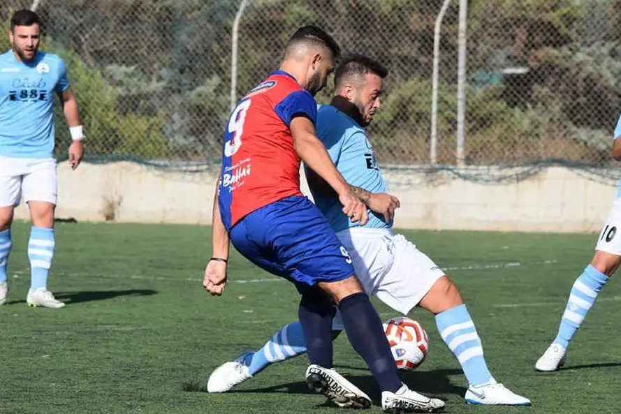 Un'azione dello Stintino di questa stagione (foto L'Unione Sarda - Tellini)