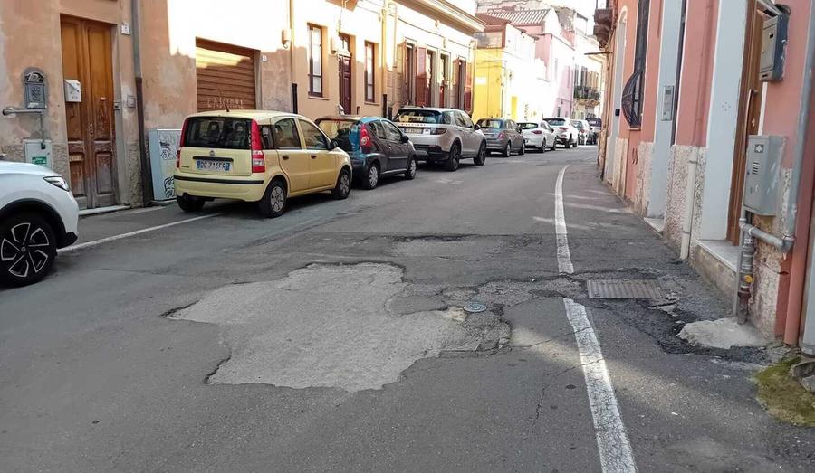 «Qui l’asfalto sta sprofondando, abbiamo paura»