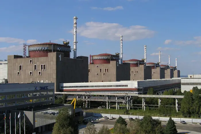 Una veduta della centrale nucleare di Zaporizhzhia, prima di essere colpita e incendiata da tiri d'artiglieria russa nel sud dell'Ucraina, 4 marzo 2022. ANSA/Energo Atom ++HO - NO SALES EDITORIAL USE ONLY++
