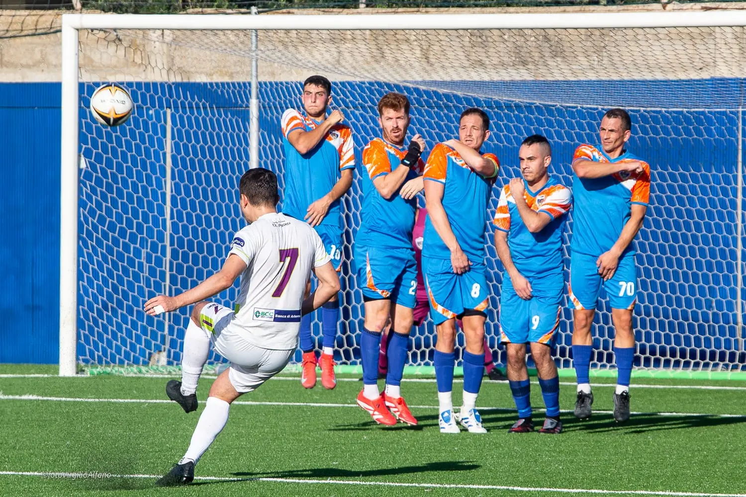 Immagine di una partita del girone D di Seconda nel quale era impegnato il C.R. Arborea (foto di Virgilio Alfano)