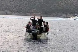 南撒丁岛移民下船（安萨档案图片）