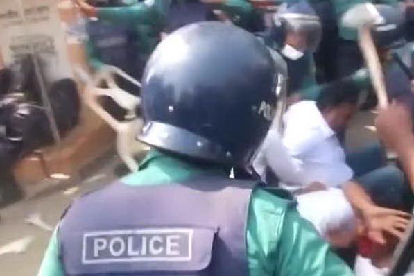 In Bangladesh scontri tra polizia e dimostranti