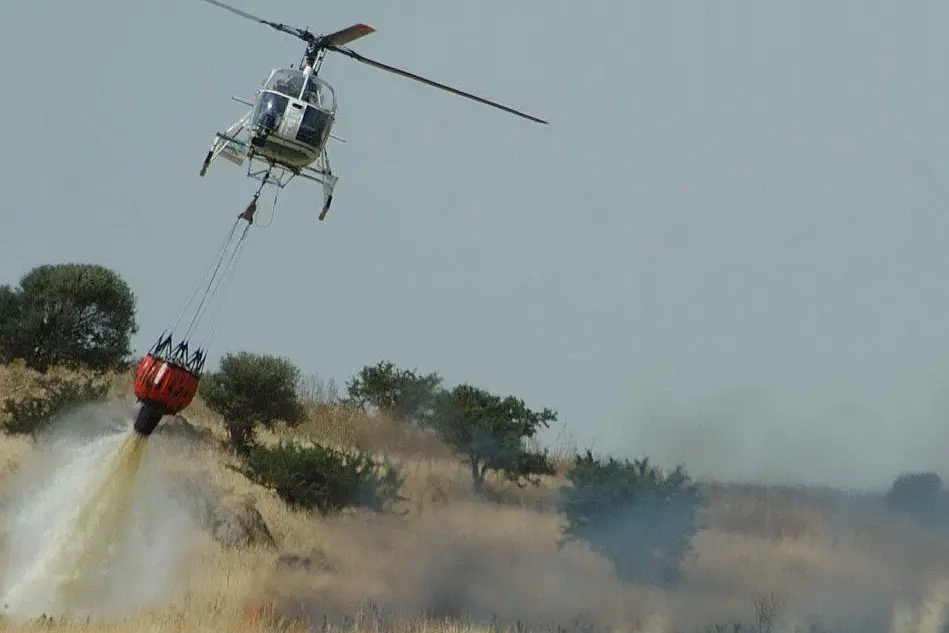 Un elicottero in azione (foto d'archivio)