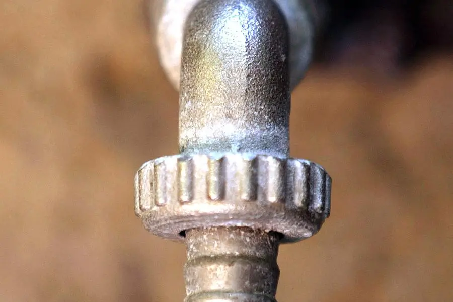 Un'immagine simbolo della siccità (Foto Ansa)