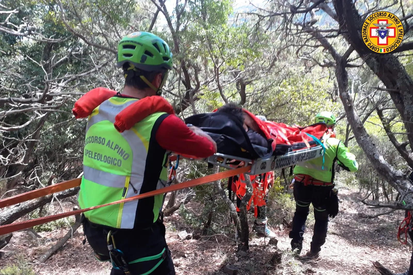 Transport of the injured person (Photo Alpine Rescue)