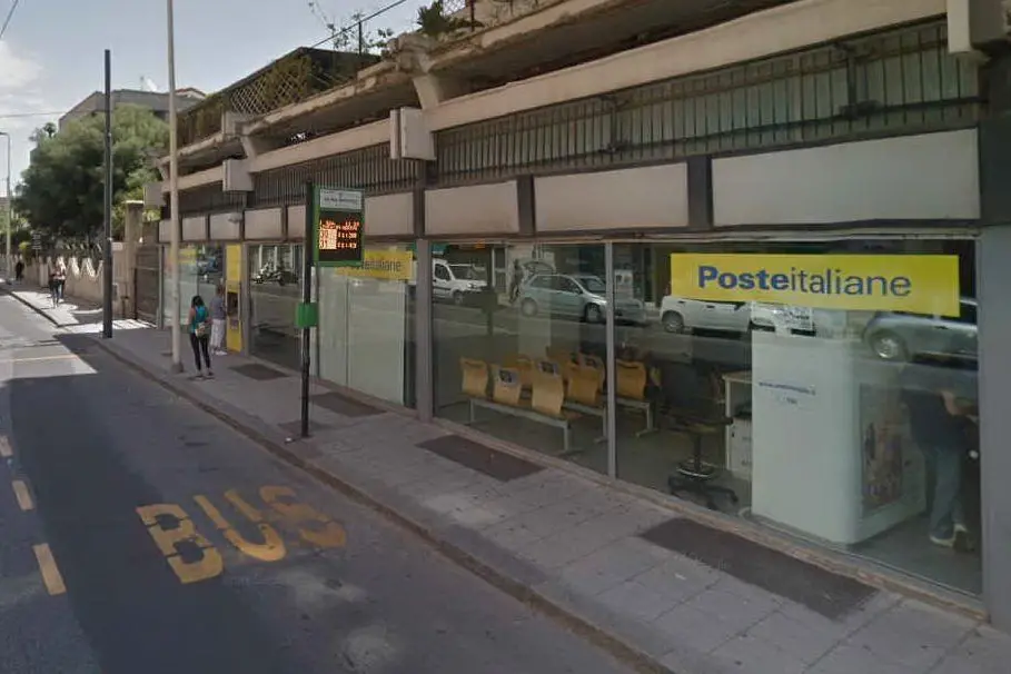 Un ufficio di Poste italiane a Cagliari (foto Google Maps)